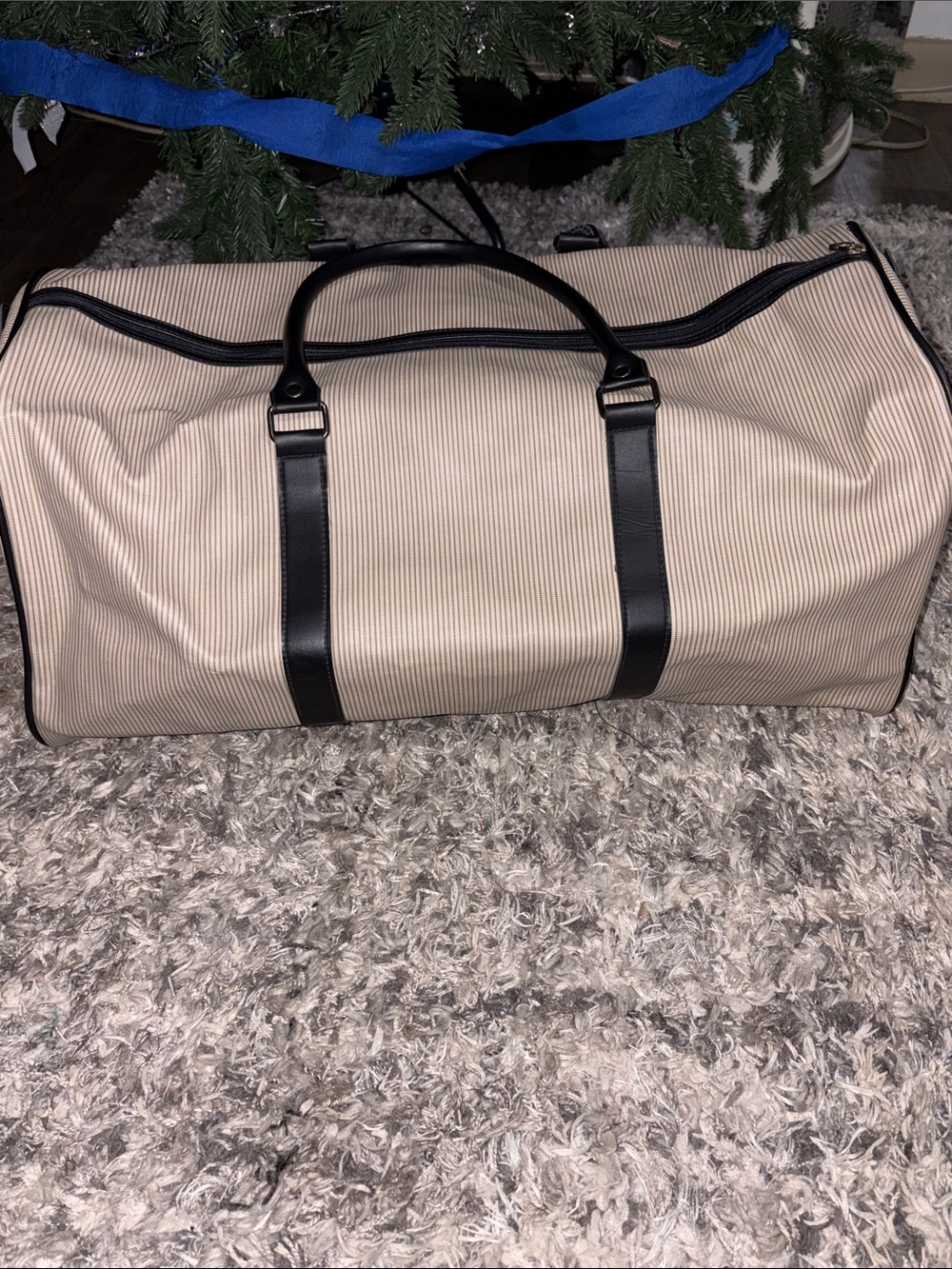 DONT BUY Fendi Parfums Duffle Bag - Picture 9 of 16